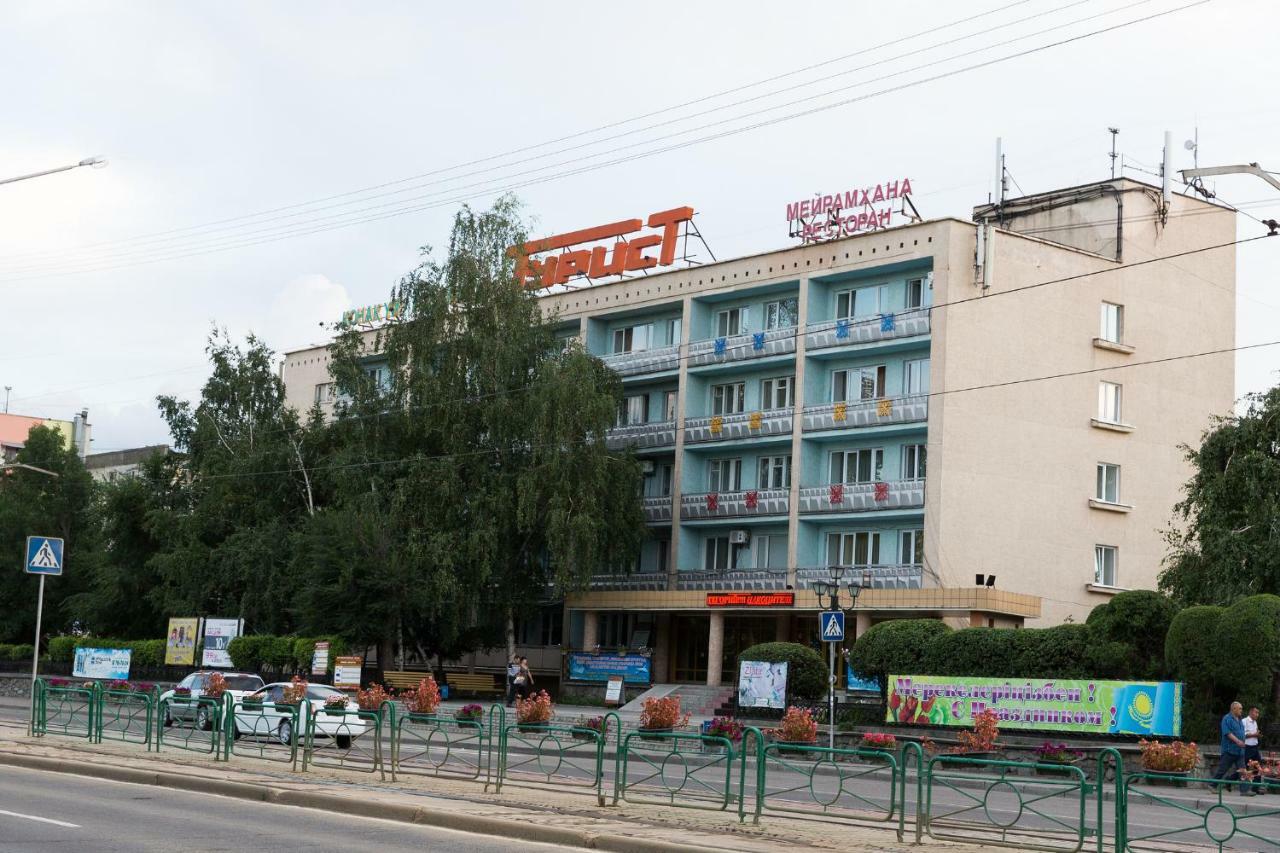 Tourist Hotel Ustʼ-Kamenogorsk エクステリア 写真