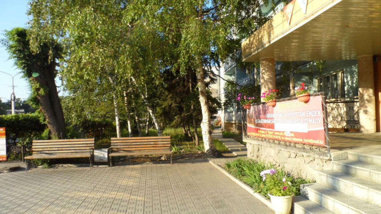 Tourist Hotel Ustʼ-Kamenogorsk エクステリア 写真
